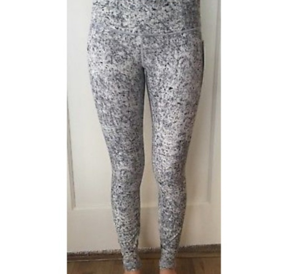 SOLD Lululemon Wunder Under LR Tight